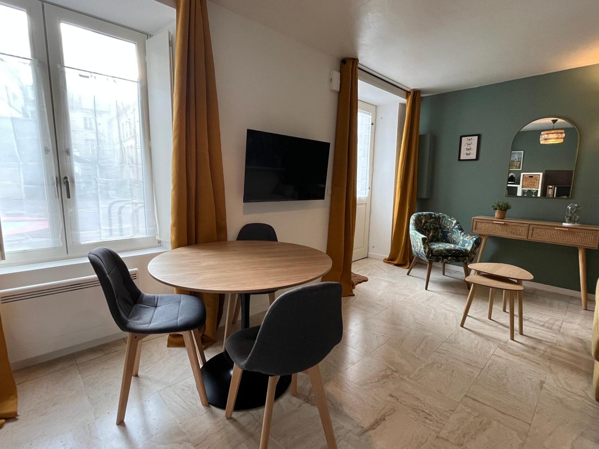 Beau F2 Renove Au Coeur De Appartement *